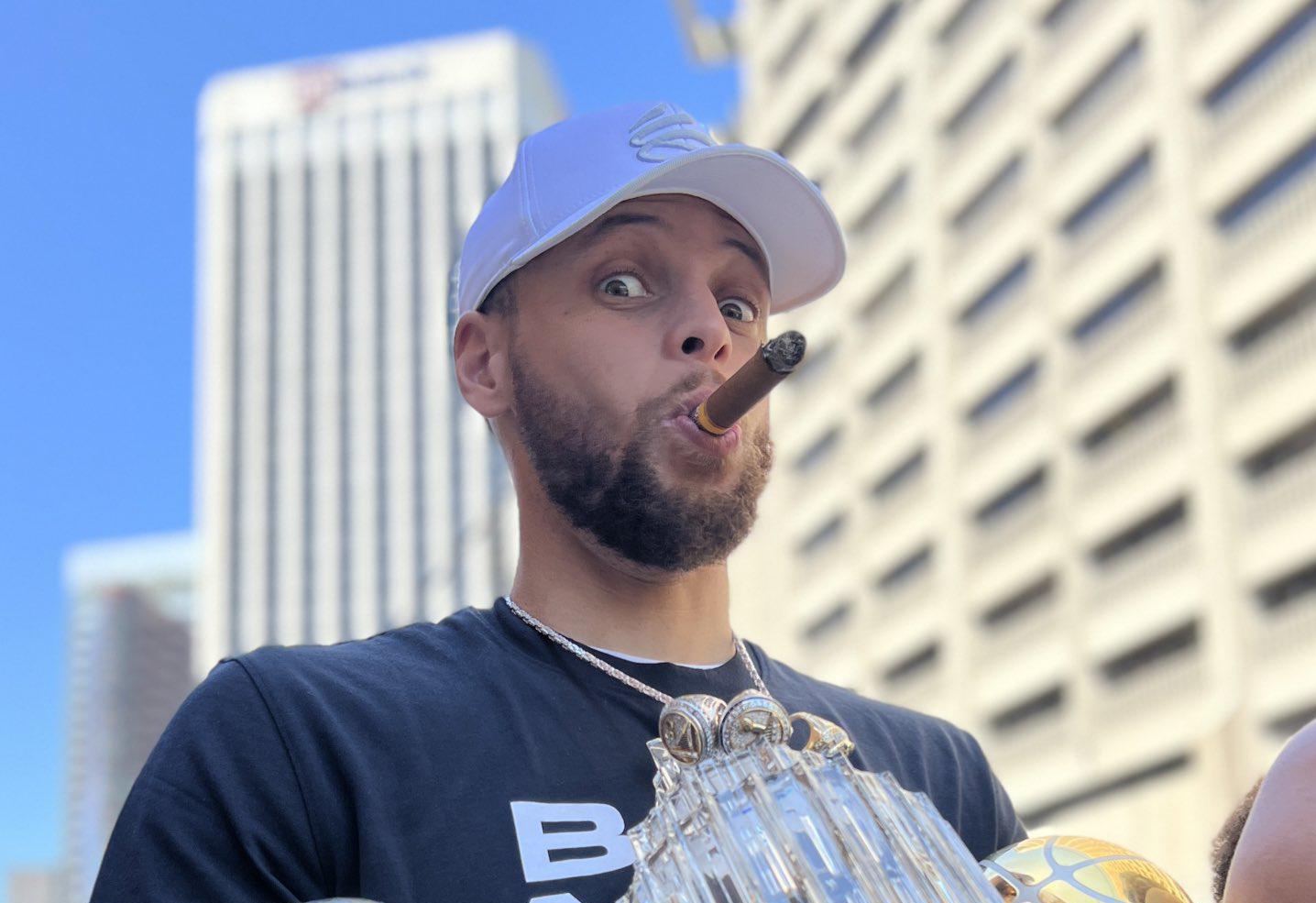 靠墙站位缩 靠墙站位缩